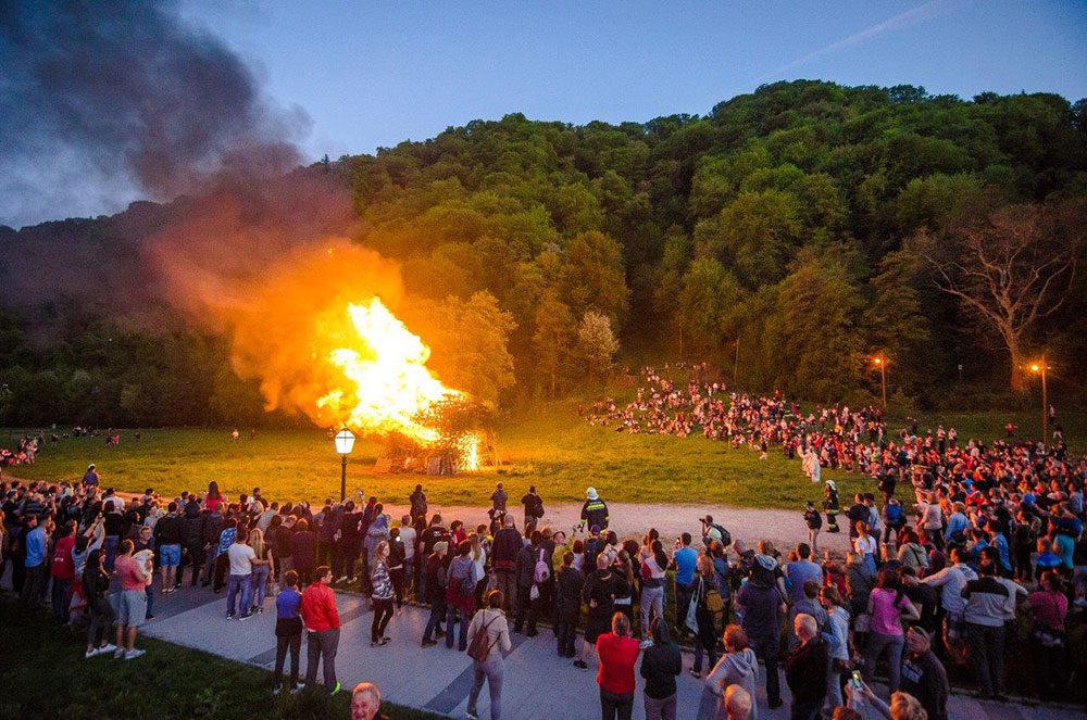 Sonnwendfeuer 2025: Gdje i kada se pale ljetne vatre u Bavarskoj i Tirolu?